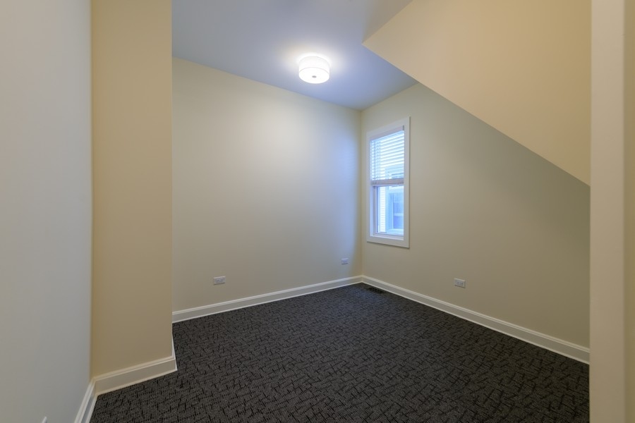1748 N Albany Avenue Property Photo 32