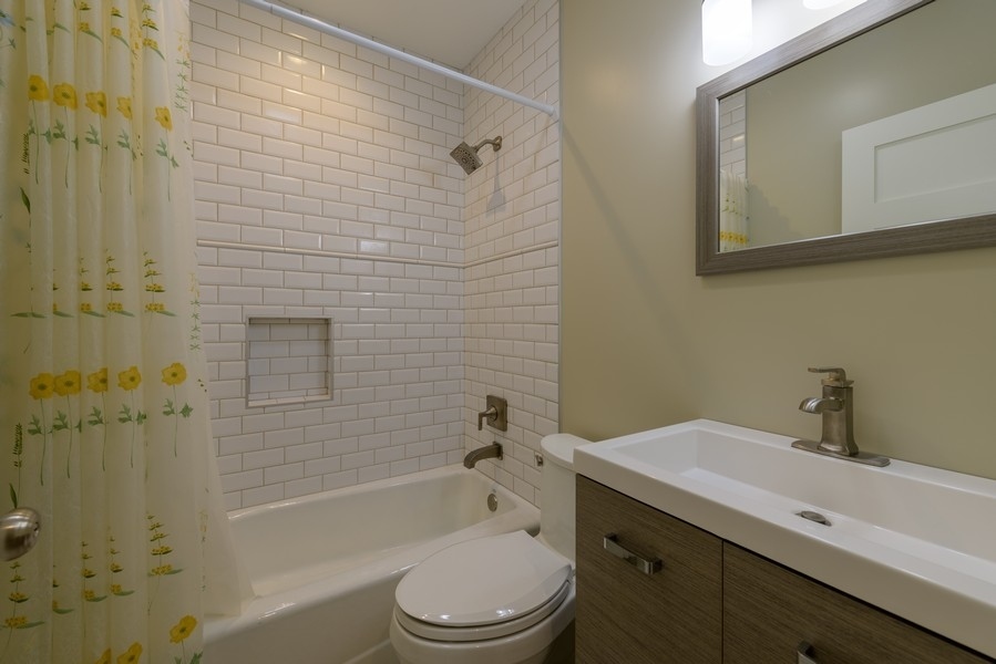 1748 N Albany Avenue Property Photo 35