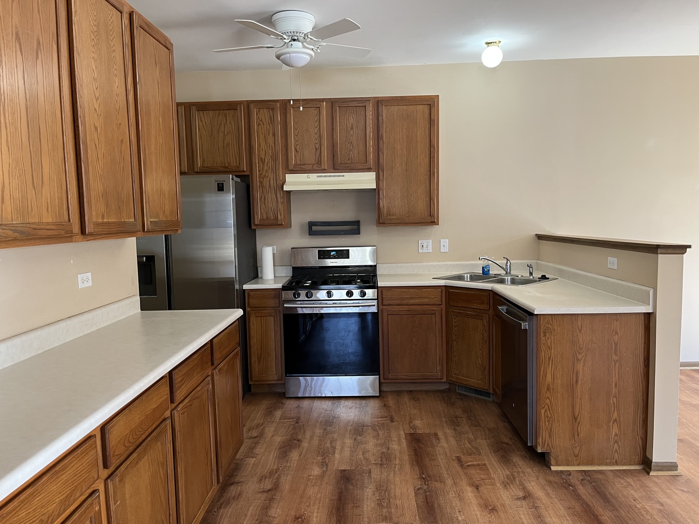 285 Thornwood Way F Property Photo 6