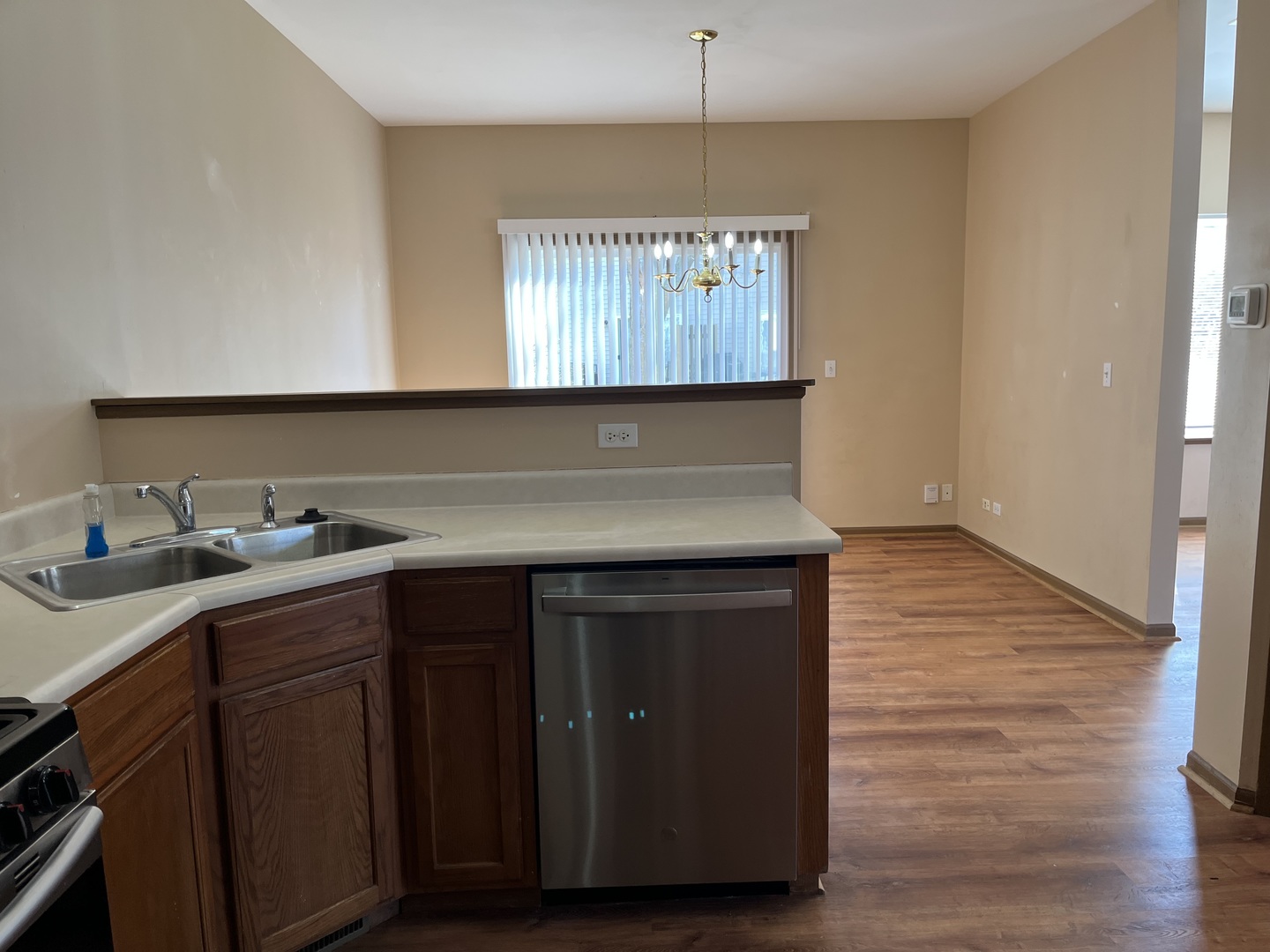 285 Thornwood Way F Property Photo 7