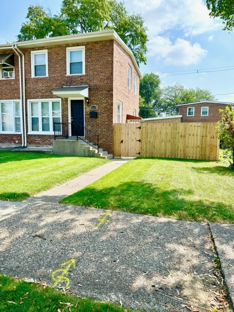 9233 S Prairie Ave Property Photo