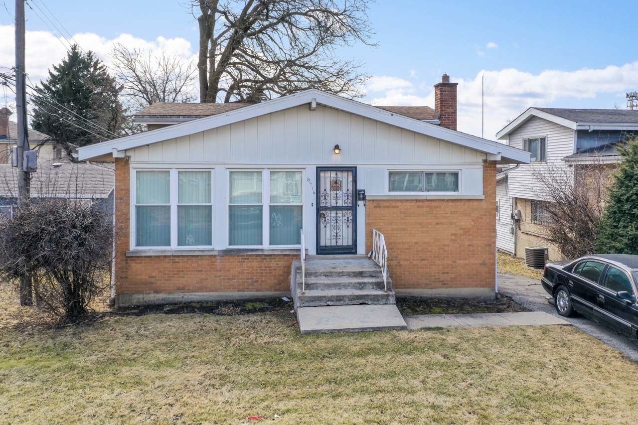 8576 S Woodlawn Avenue Property Photo