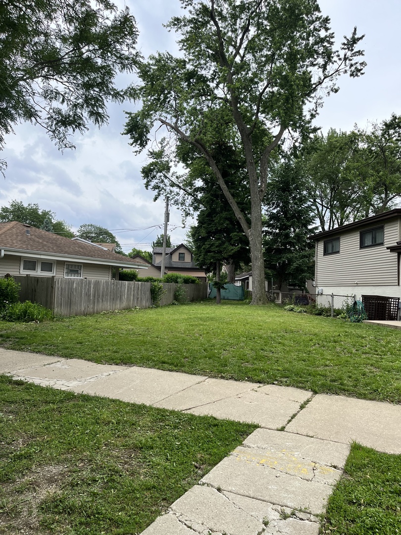 6724 N Avondale Avenue Property Photo