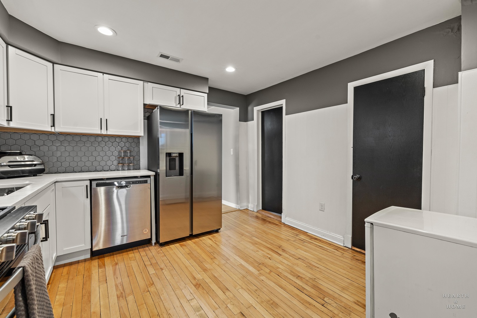 3440 N Kilbourn Avenue Property Photo 8
