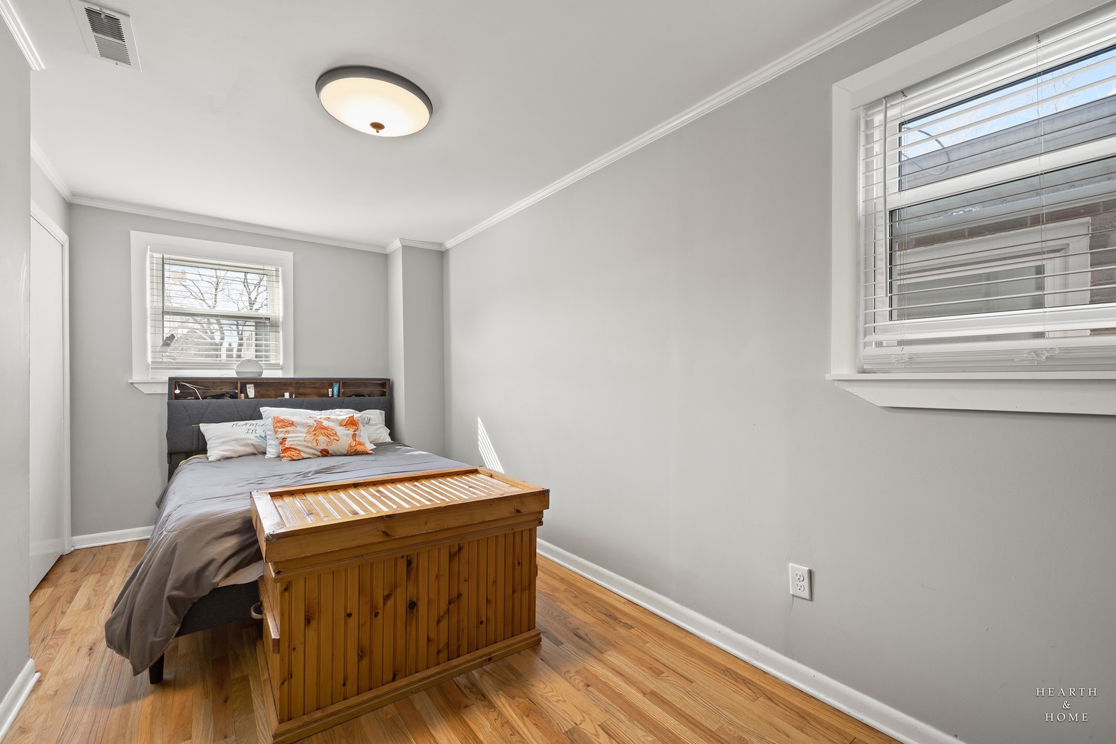 3440 N Kilbourn Avenue Property Photo 10