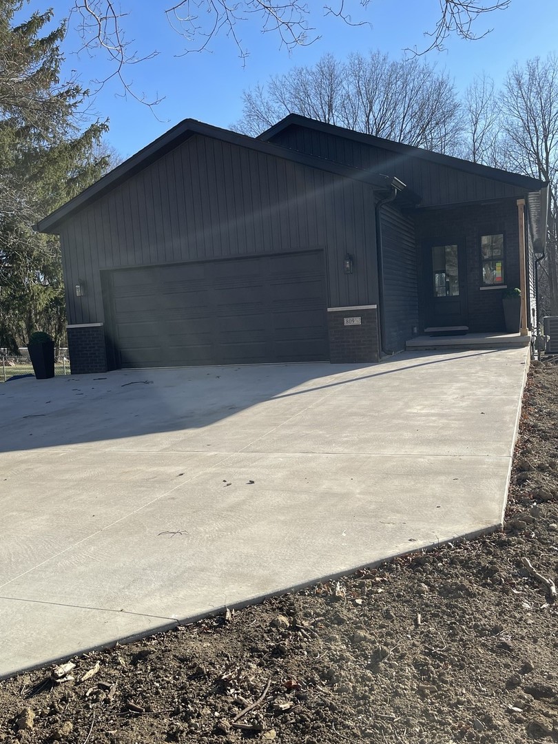 809 Kern St Property Photo