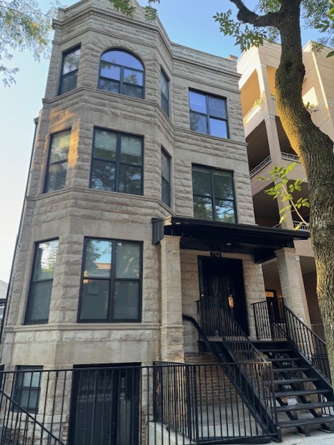 715 W Aldine Ave Property Photo
