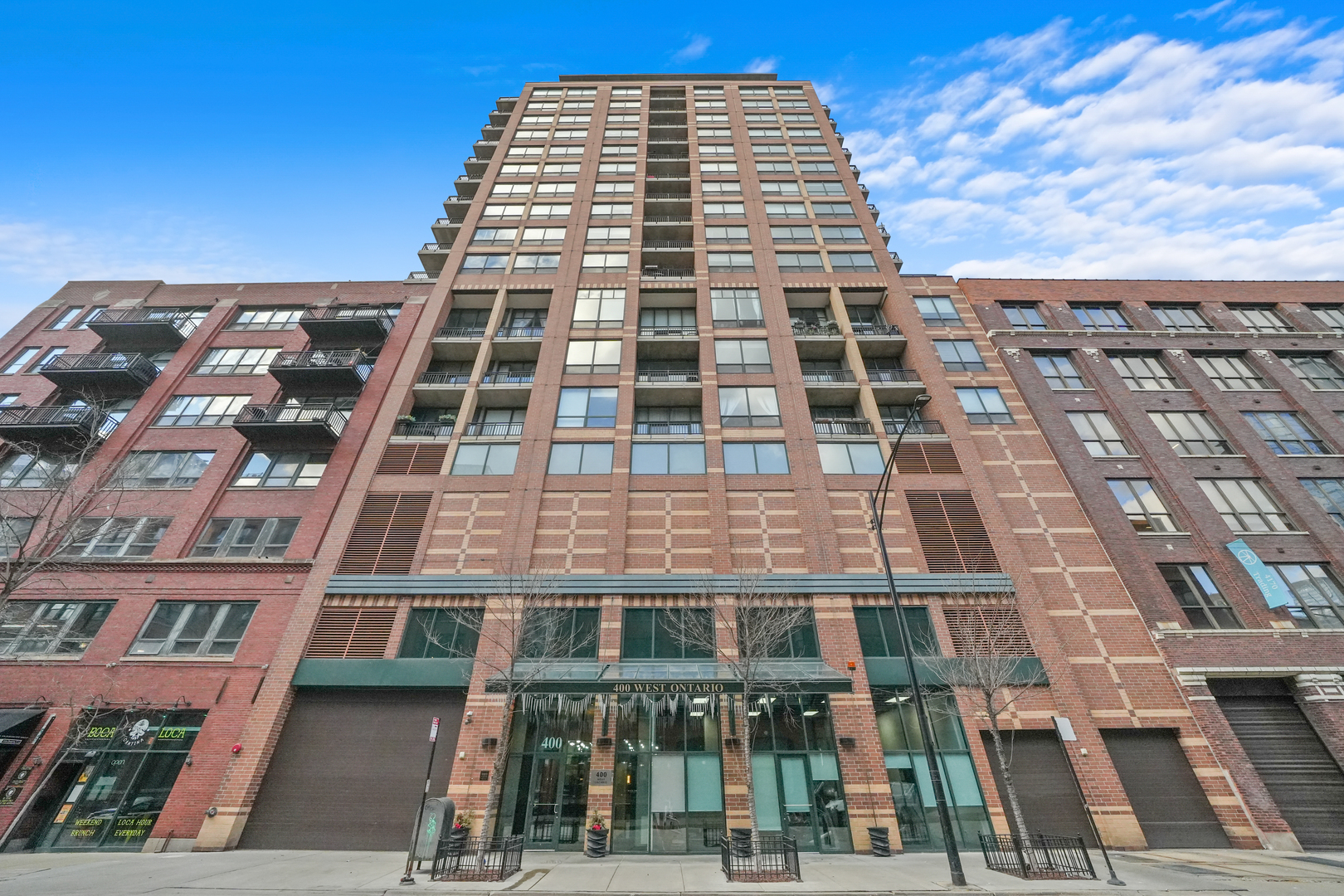 400 W Ontario St Property Photo