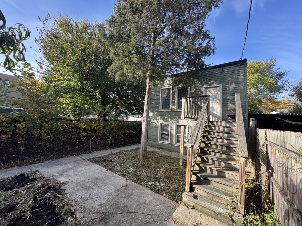 1830 N St Louis Ave Property Photo 4