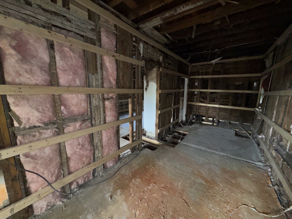 1830 N St Louis Ave Property Photo 7