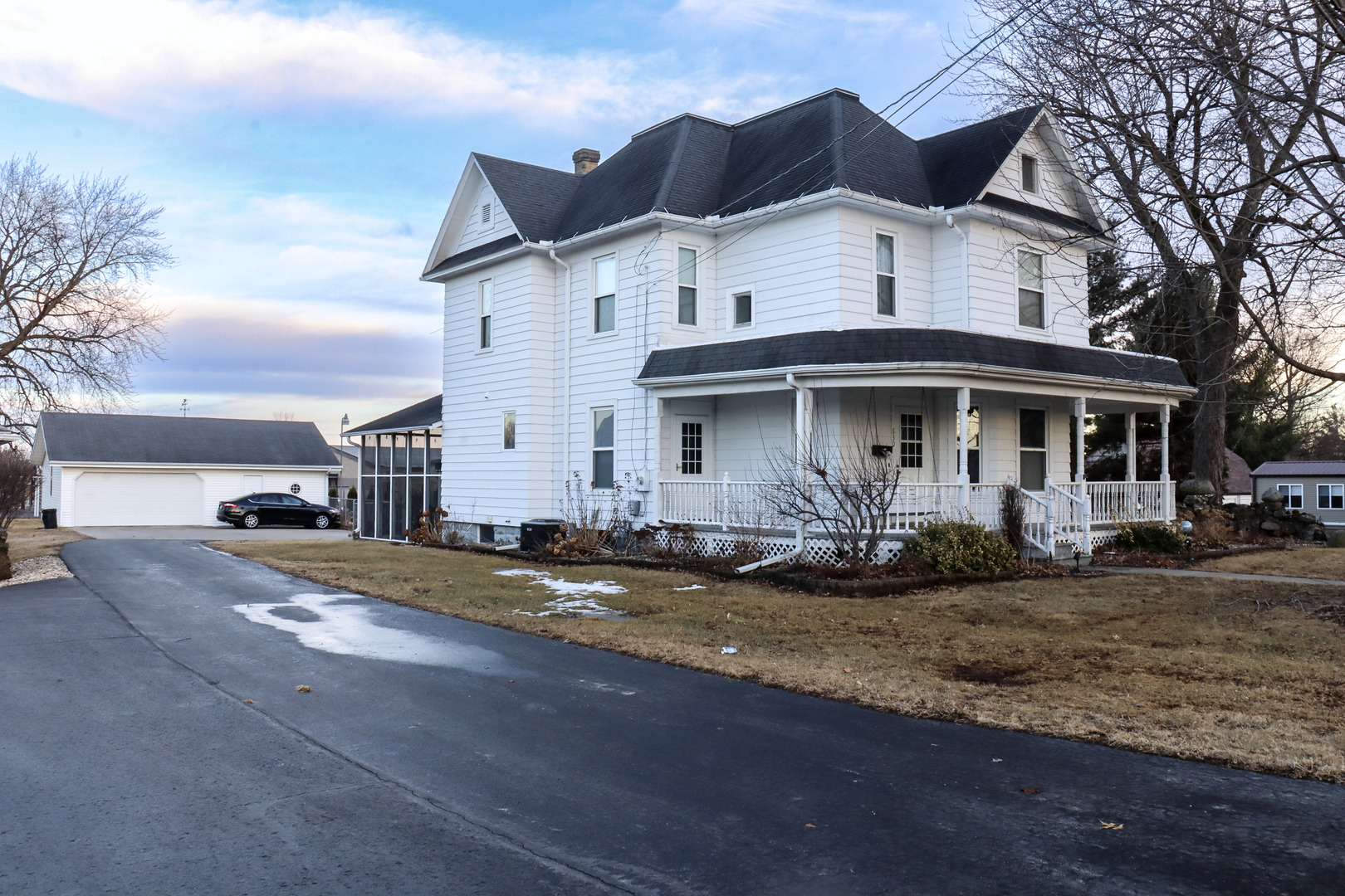 630 Genesee Avenue Property Photo