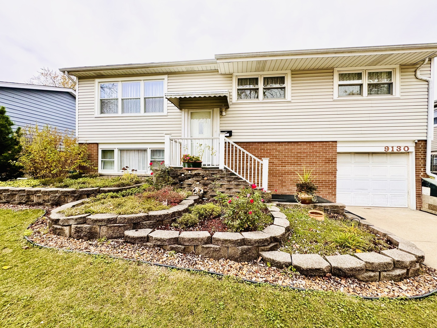 9130 S 88th Court Property Photo