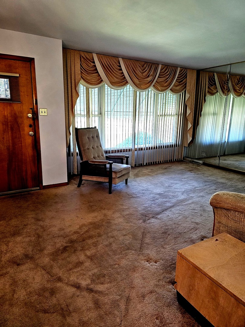 8605 S Calumet Avenue Property Photo 3