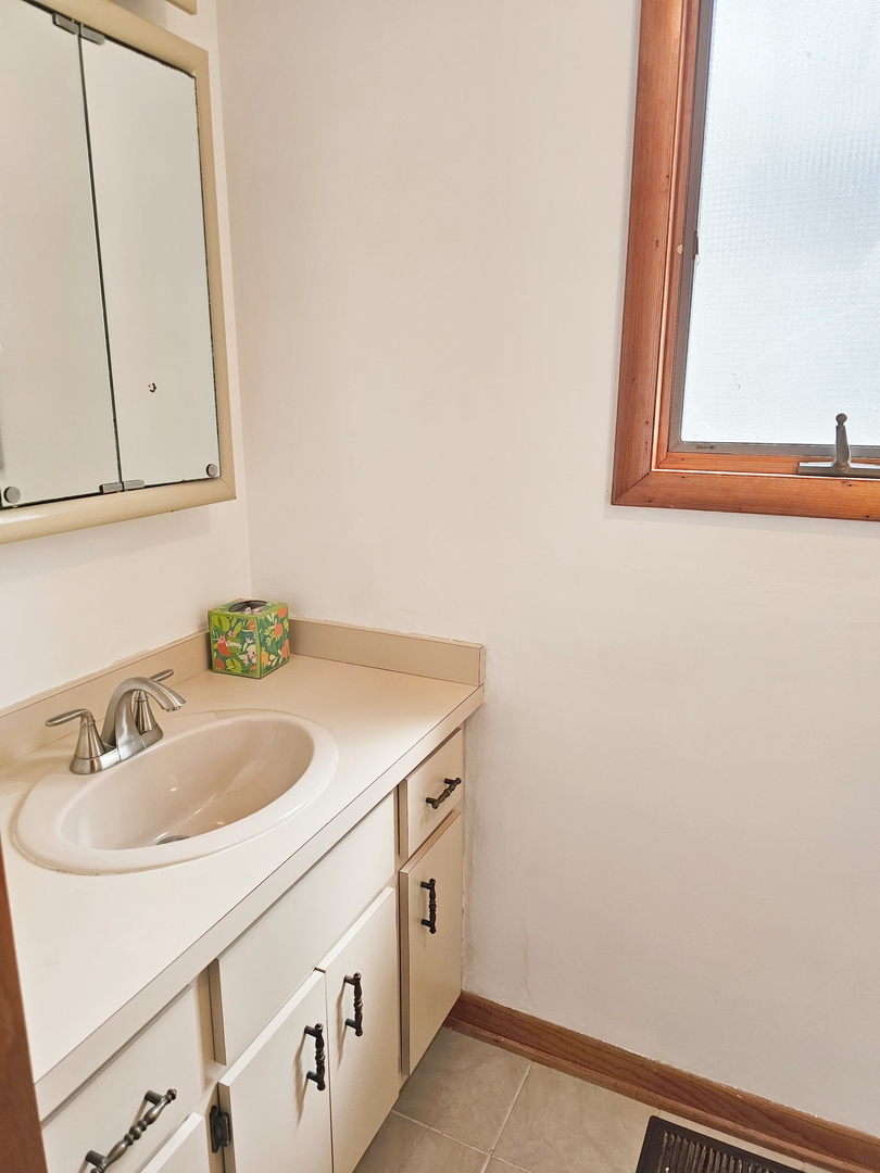 8605 S Calumet Avenue Property Photo 9