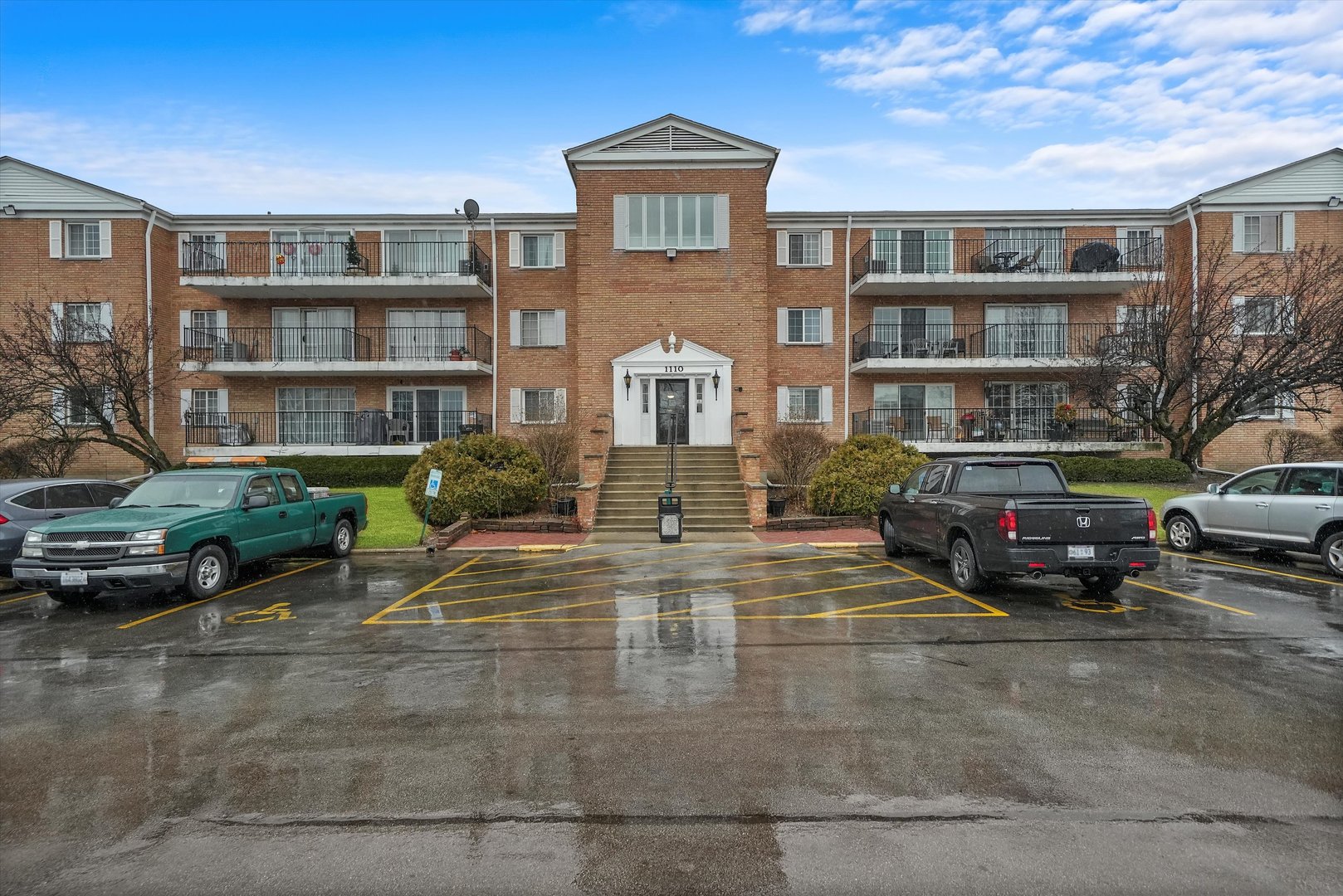 1110 N Farnsworth Ave Property Photo