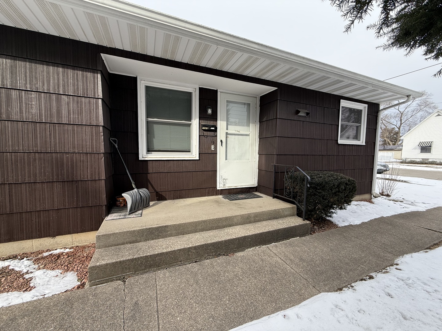 1060 W Hickory Street Property Photo 3