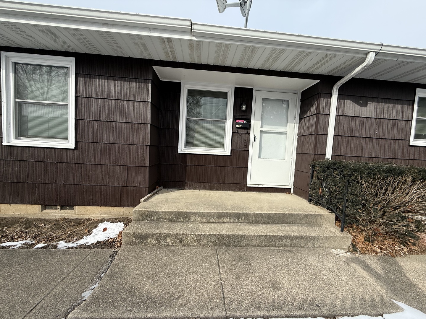1060 W Hickory Street Property Photo 4