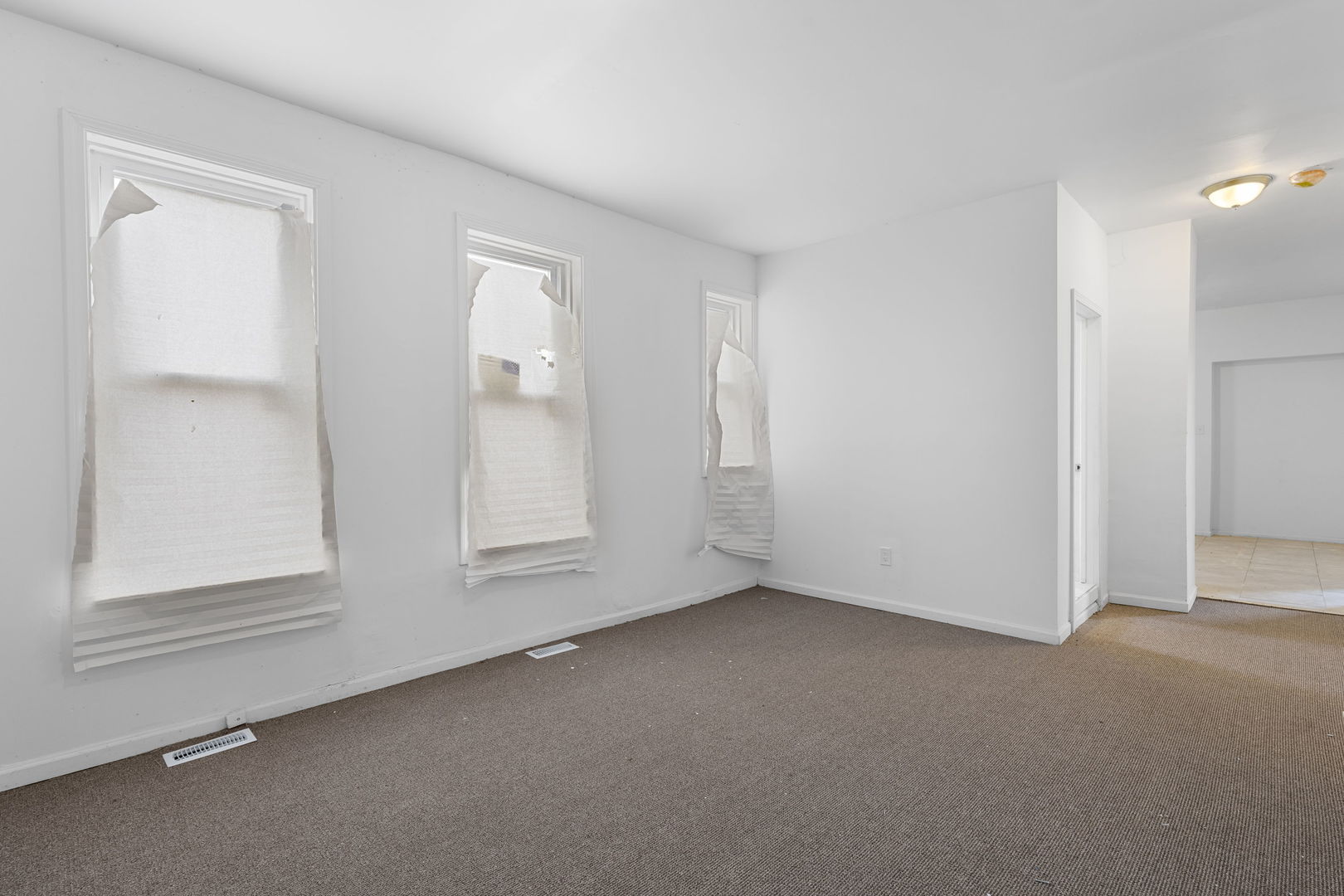 8559 S Escanaba Avenue Property Photo 6