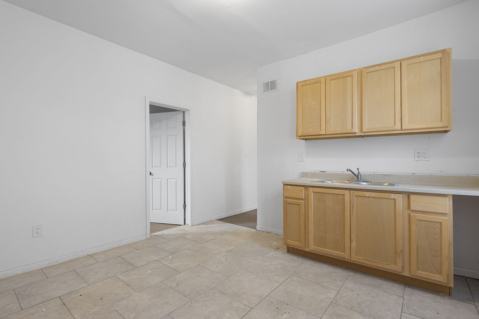 8559 S Escanaba Avenue Property Photo 7