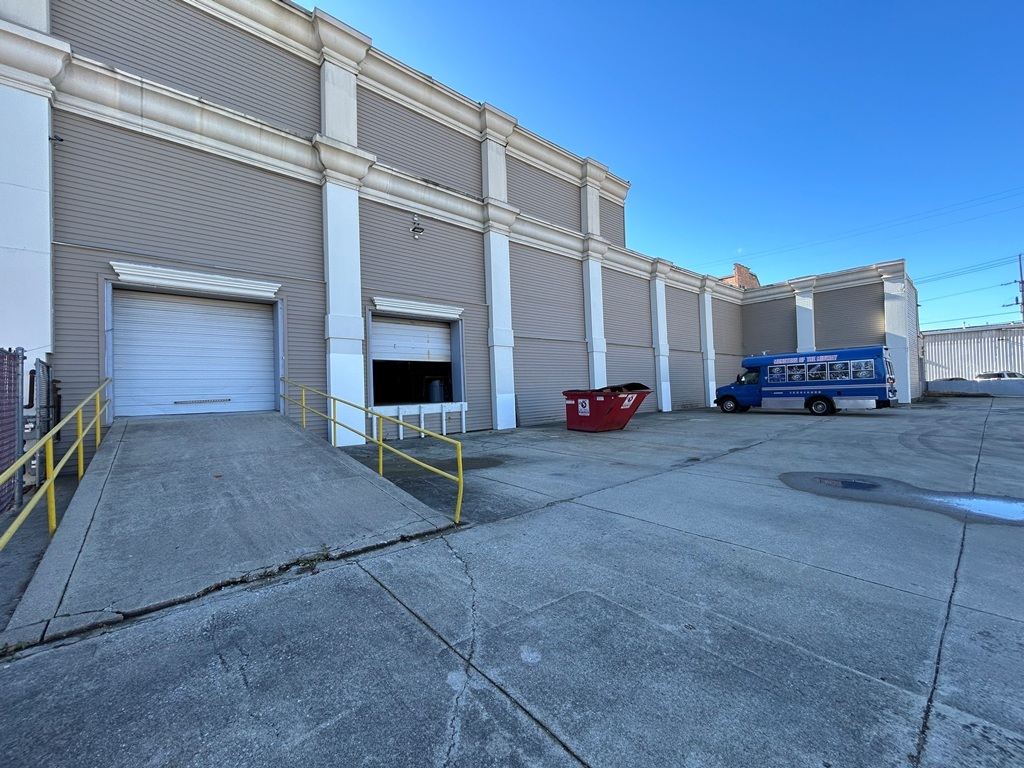 1401 S Circle Avenue Property Photo 2