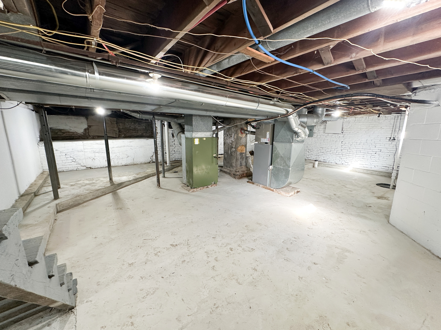 912 N Madison Street Property Photo 33