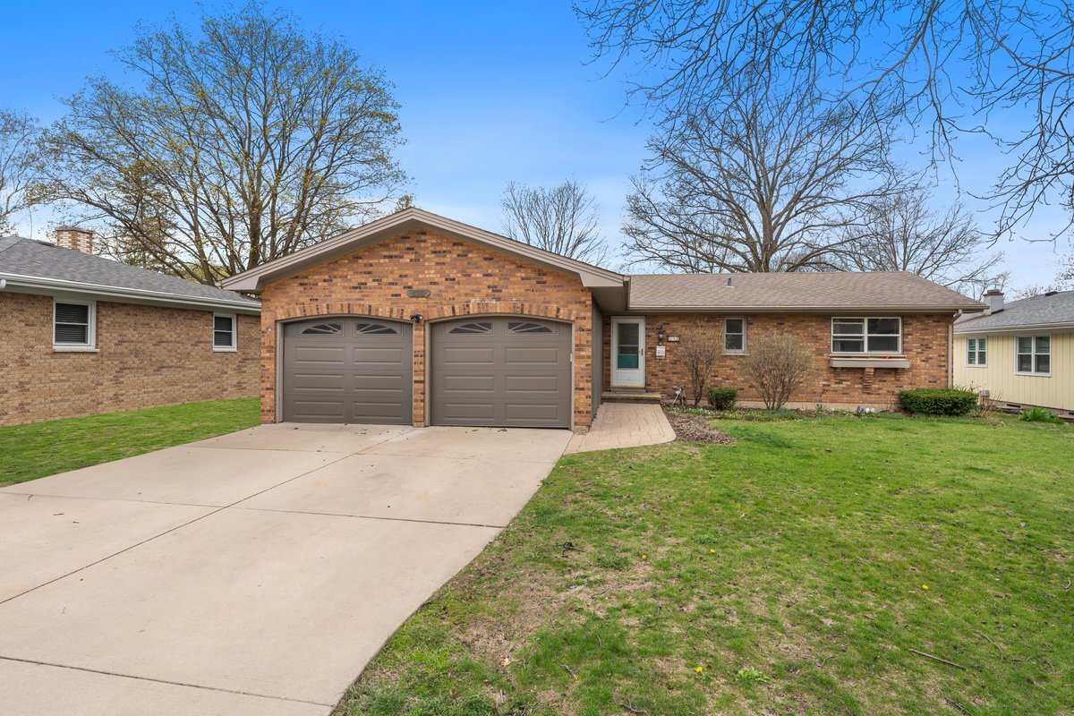 690 Carlton Drive Property Photo