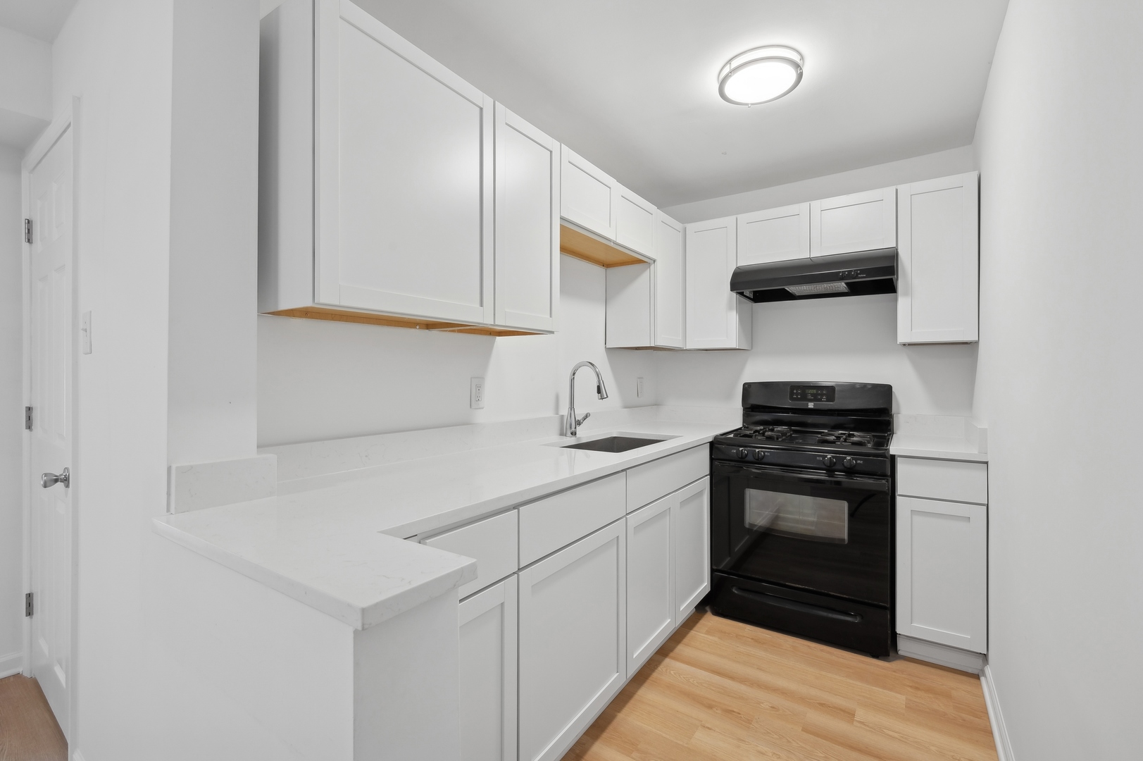 736 S Highland Avenue Property Photo 6