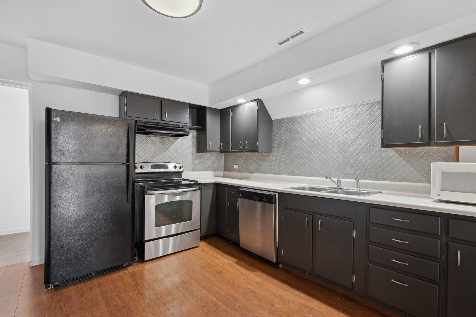 736 S Highland Avenue Property Photo 14