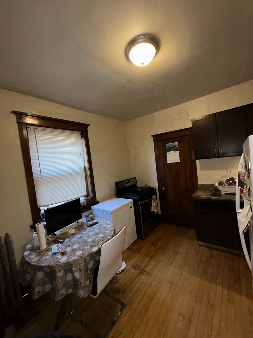 7345 S Calumet Avenue Property Photo 6
