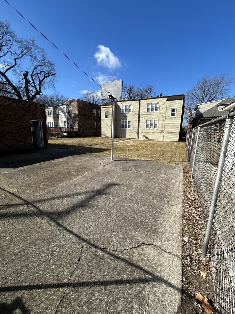 7345 S Calumet Avenue Property Photo 11