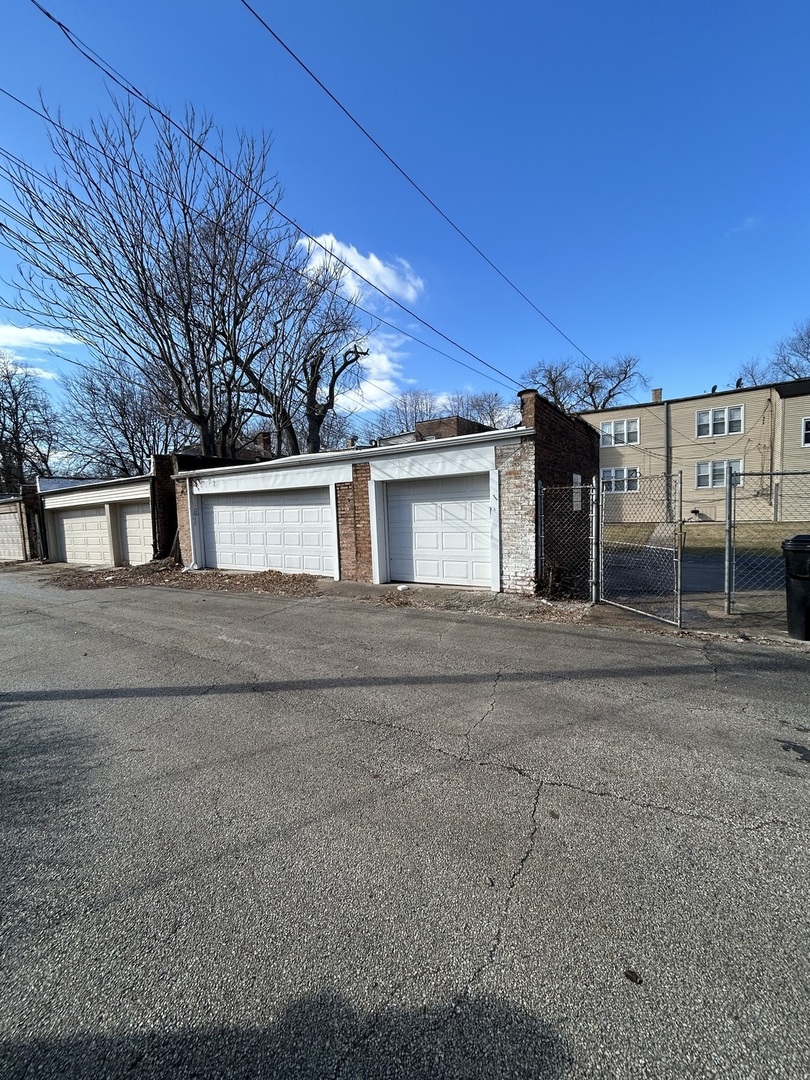 7345 S Calumet Avenue Property Photo 12