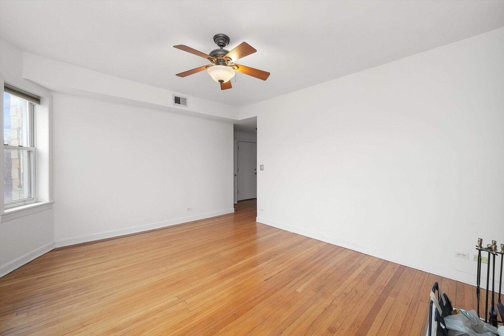 4502 N Sacramento Avenue 2 Property Photo 4