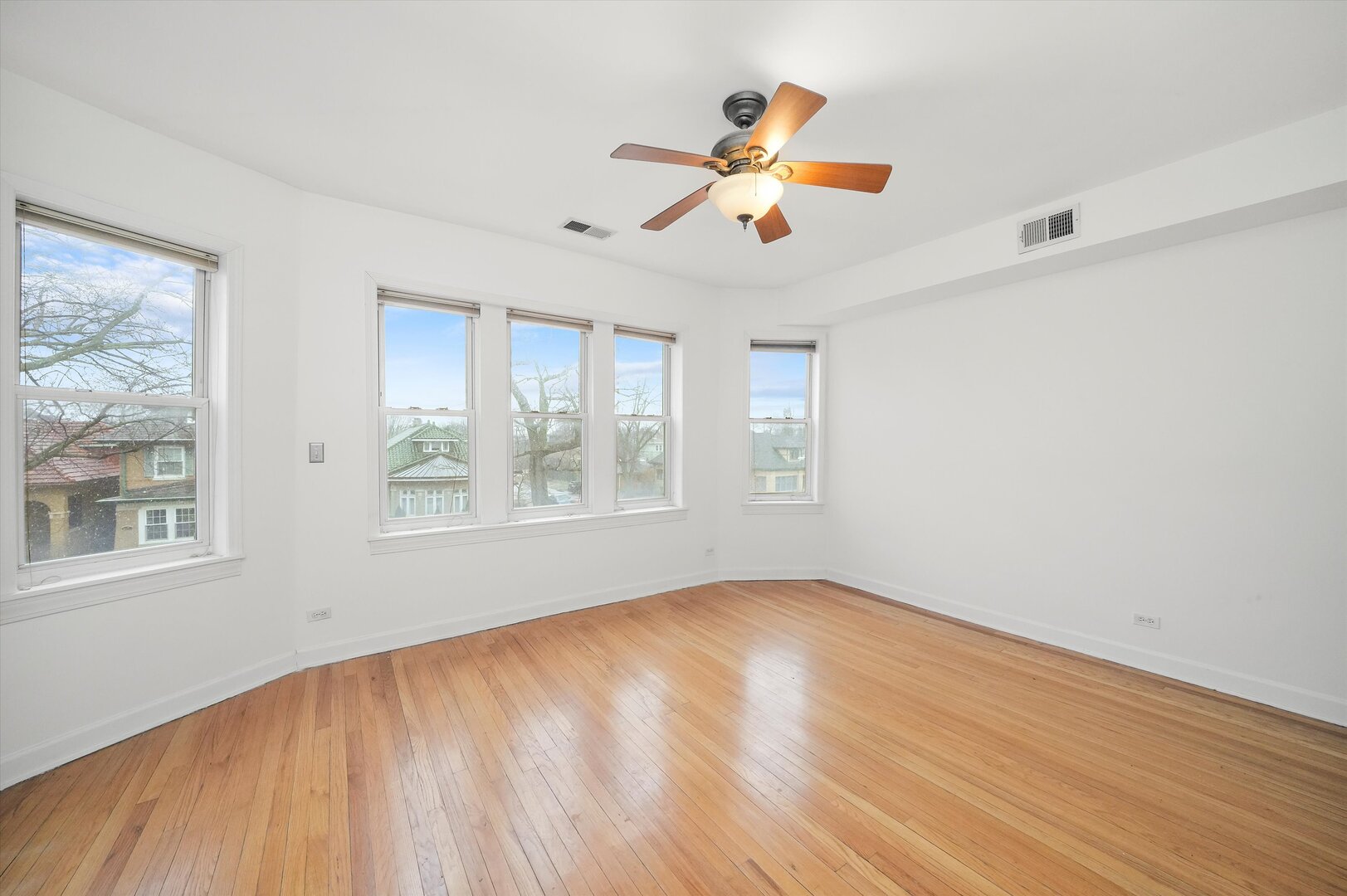 4502 N Sacramento Avenue 2 Property Photo 6