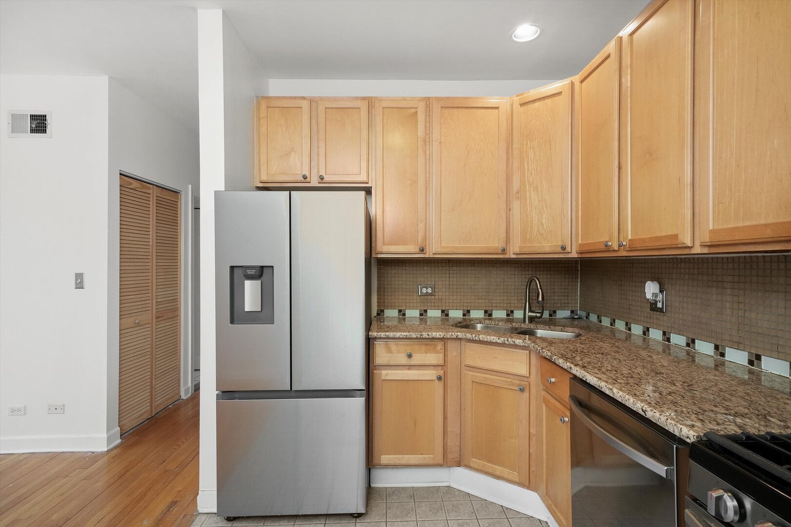 4502 N Sacramento Avenue 2 Property Photo 14