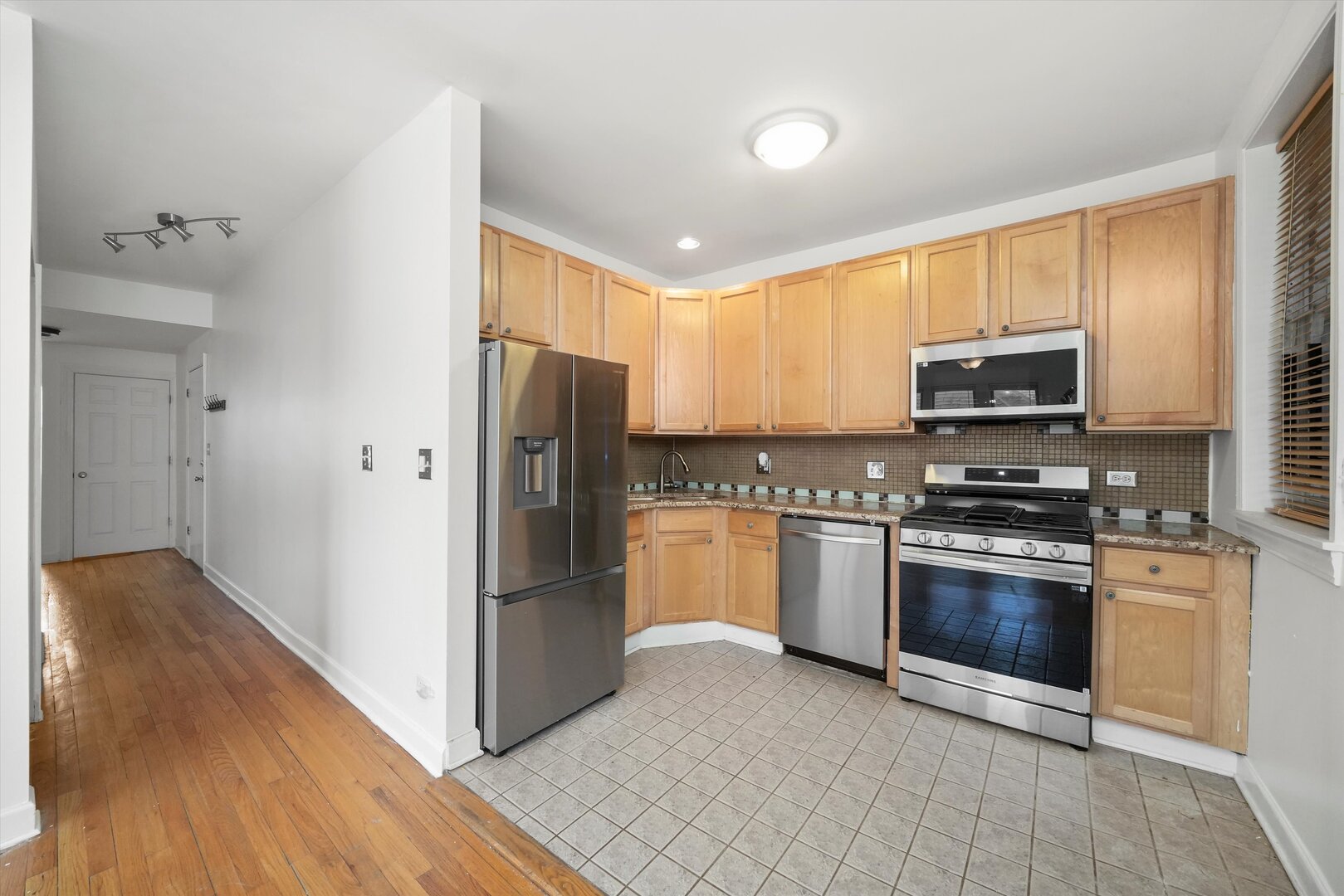4502 N Sacramento Avenue 2 Property Photo 15