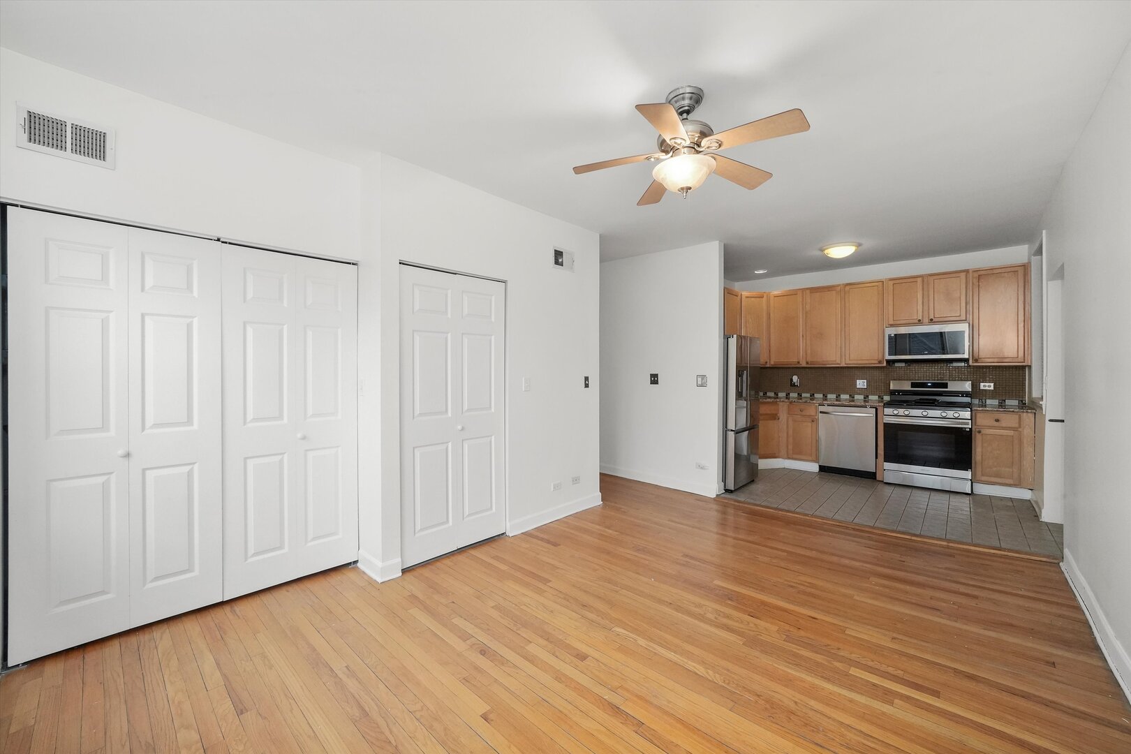 4502 N Sacramento Avenue 2 Property Photo 16