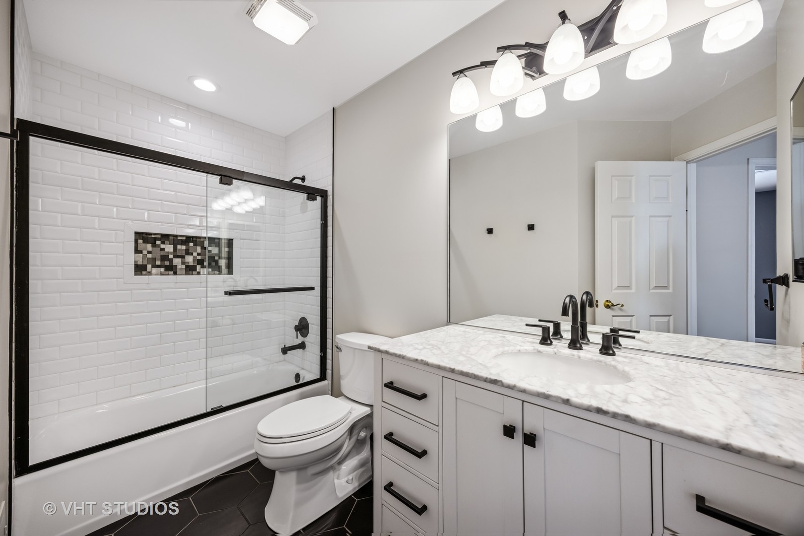 2703 Cobblestone Drive B Property Photo 14