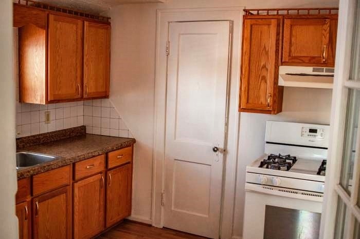 4256 Kolze Avenue Property Photo 8