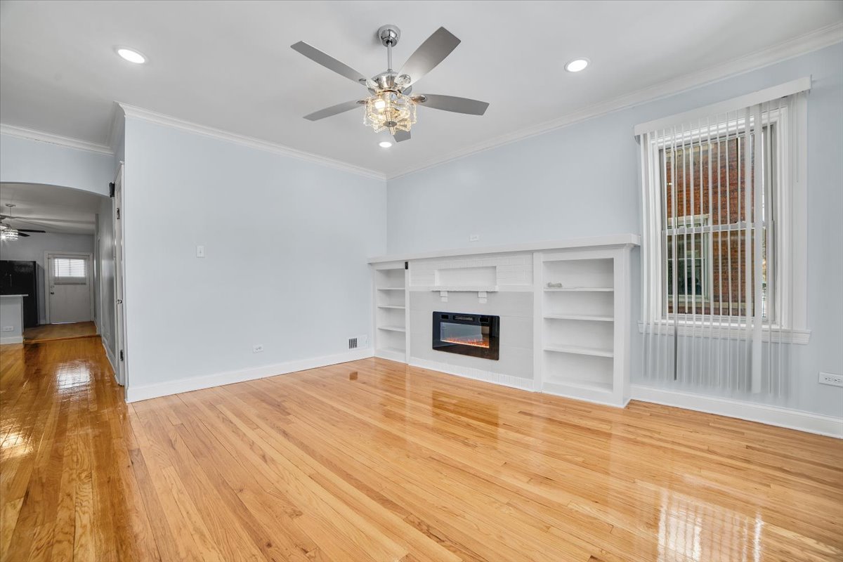 1810 N Luna Avenue Property Photo 3