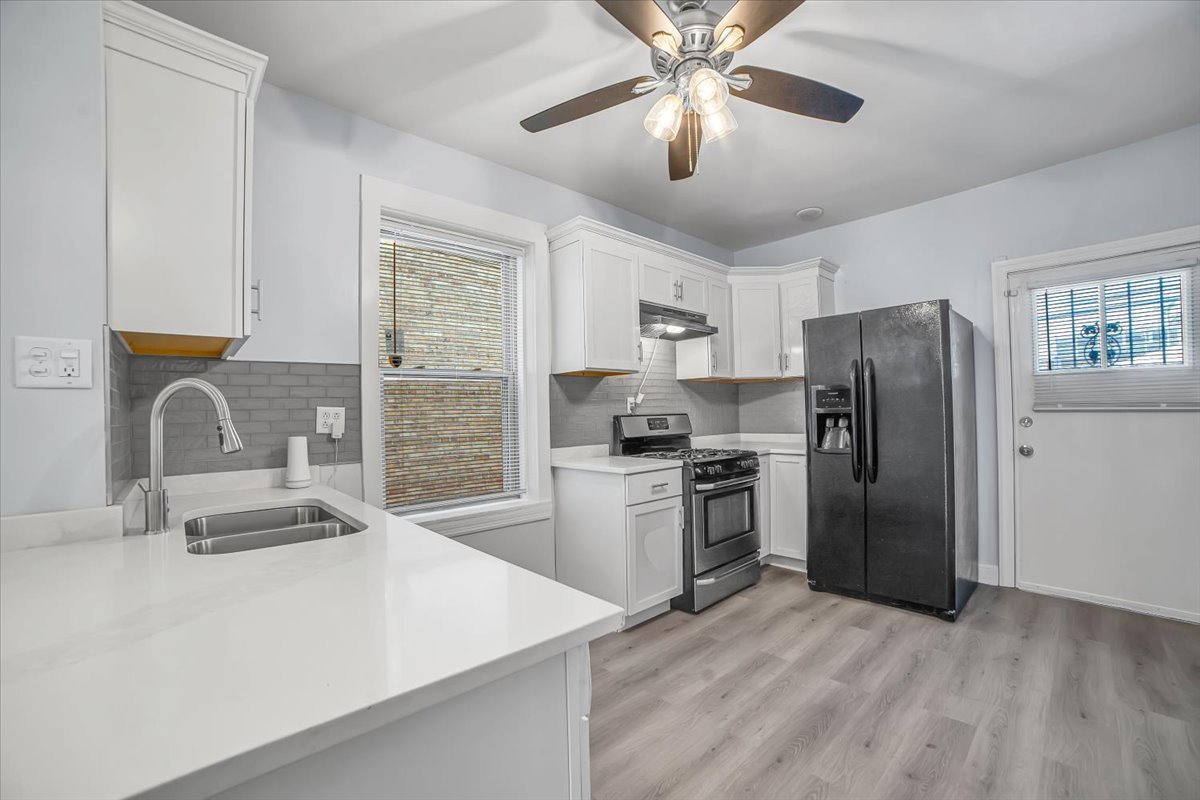 1810 N Luna Avenue Property Photo 7