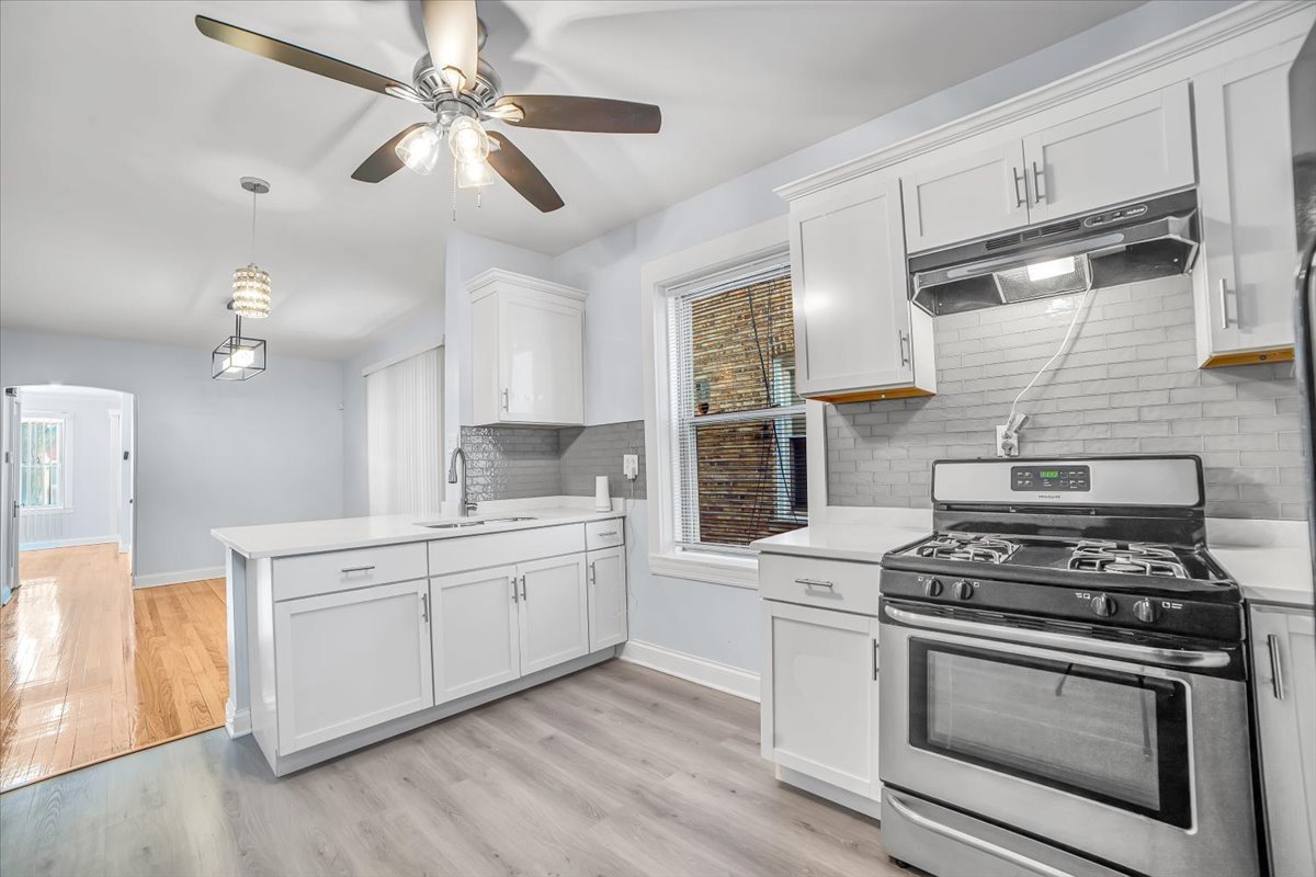 1810 N Luna Avenue Property Photo 8