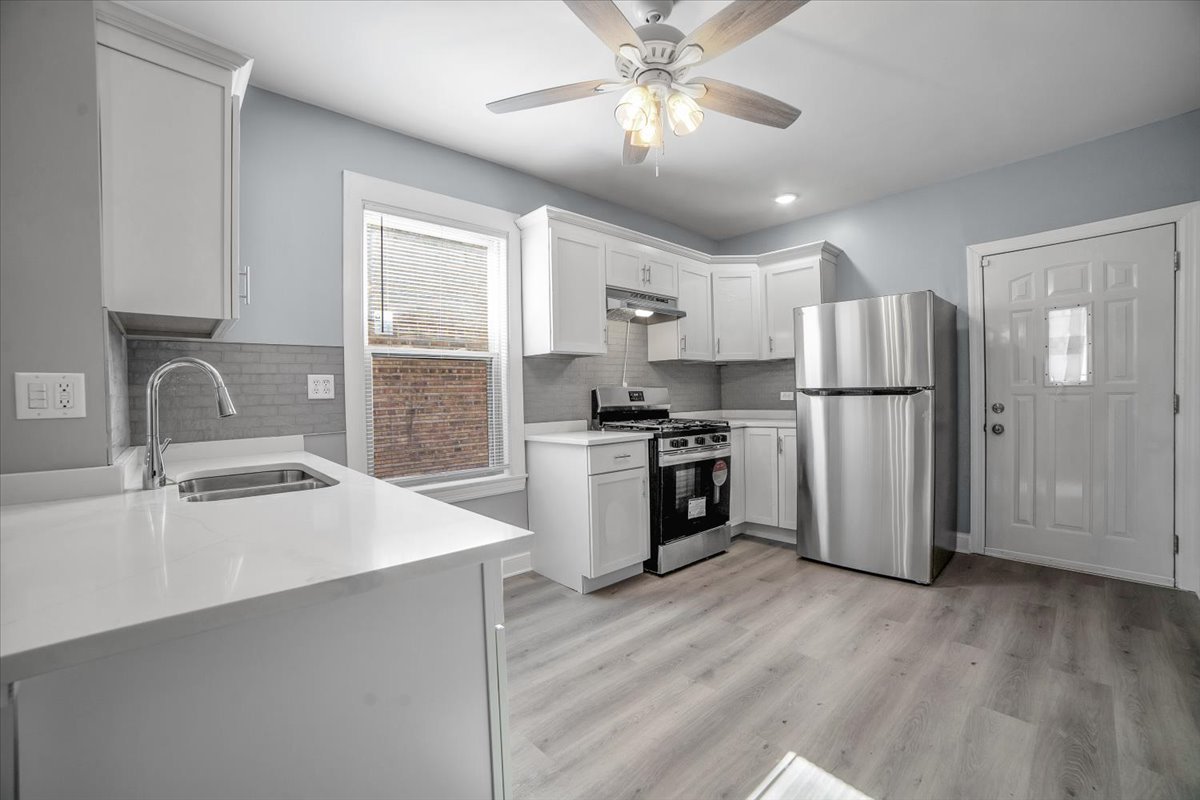 1810 N Luna Avenue Property Photo 10