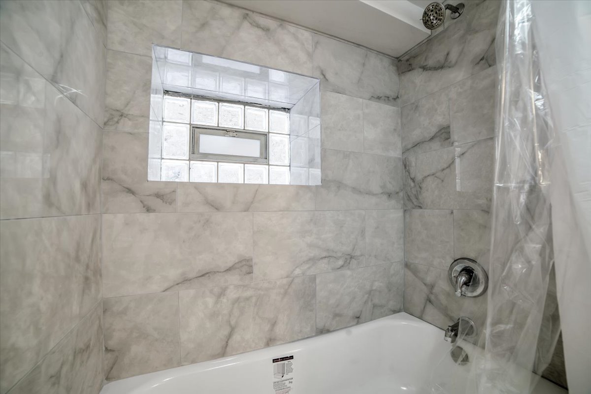 1810 N Luna Avenue Property Photo 19