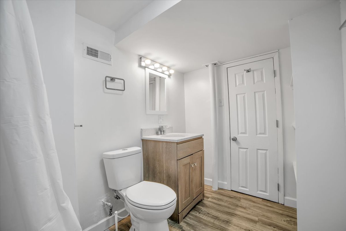 1810 N Luna Avenue Property Photo 21