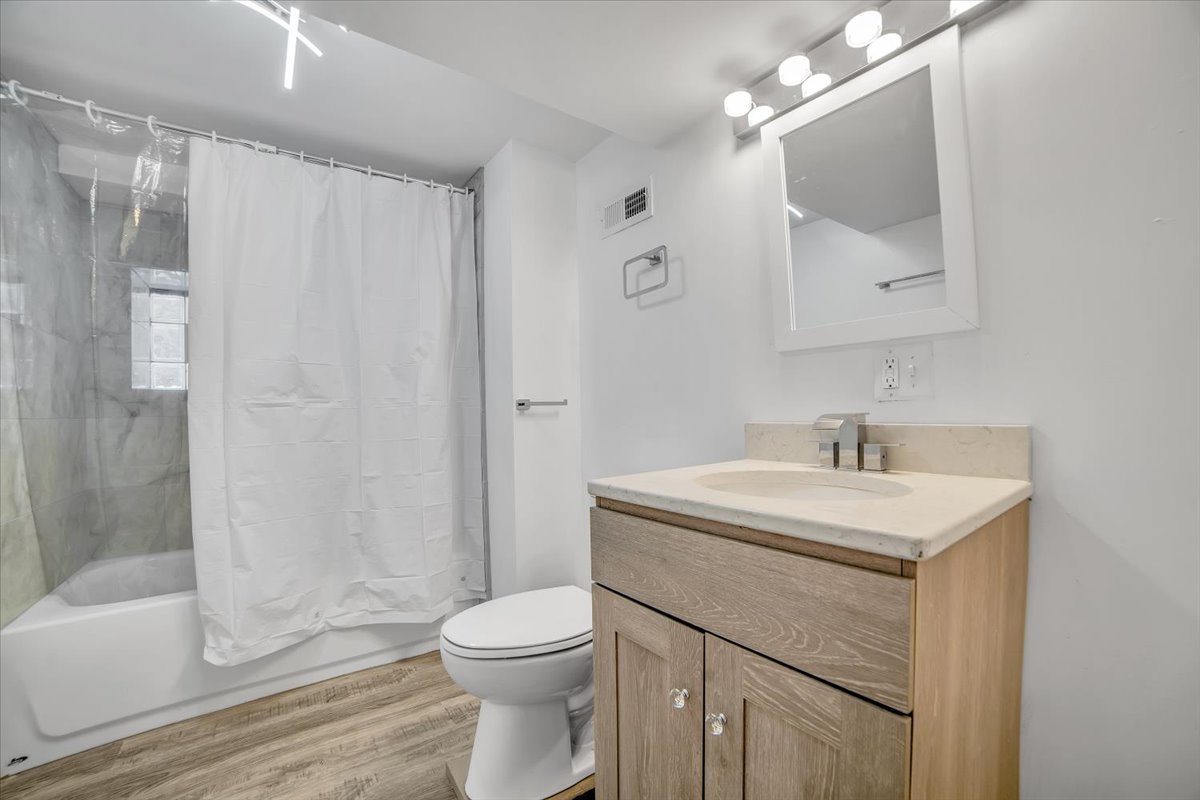 1810 N Luna Avenue Property Photo 22