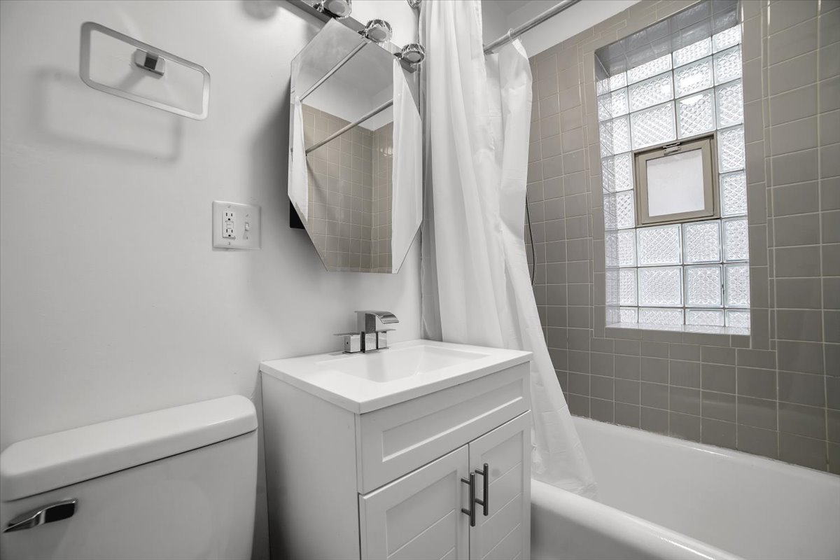 1810 N Luna Avenue Property Photo 27