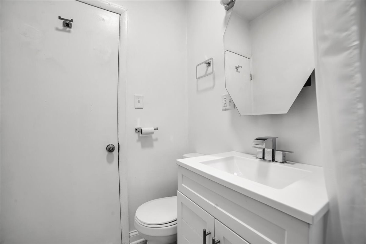 1810 N Luna Avenue Property Photo 28