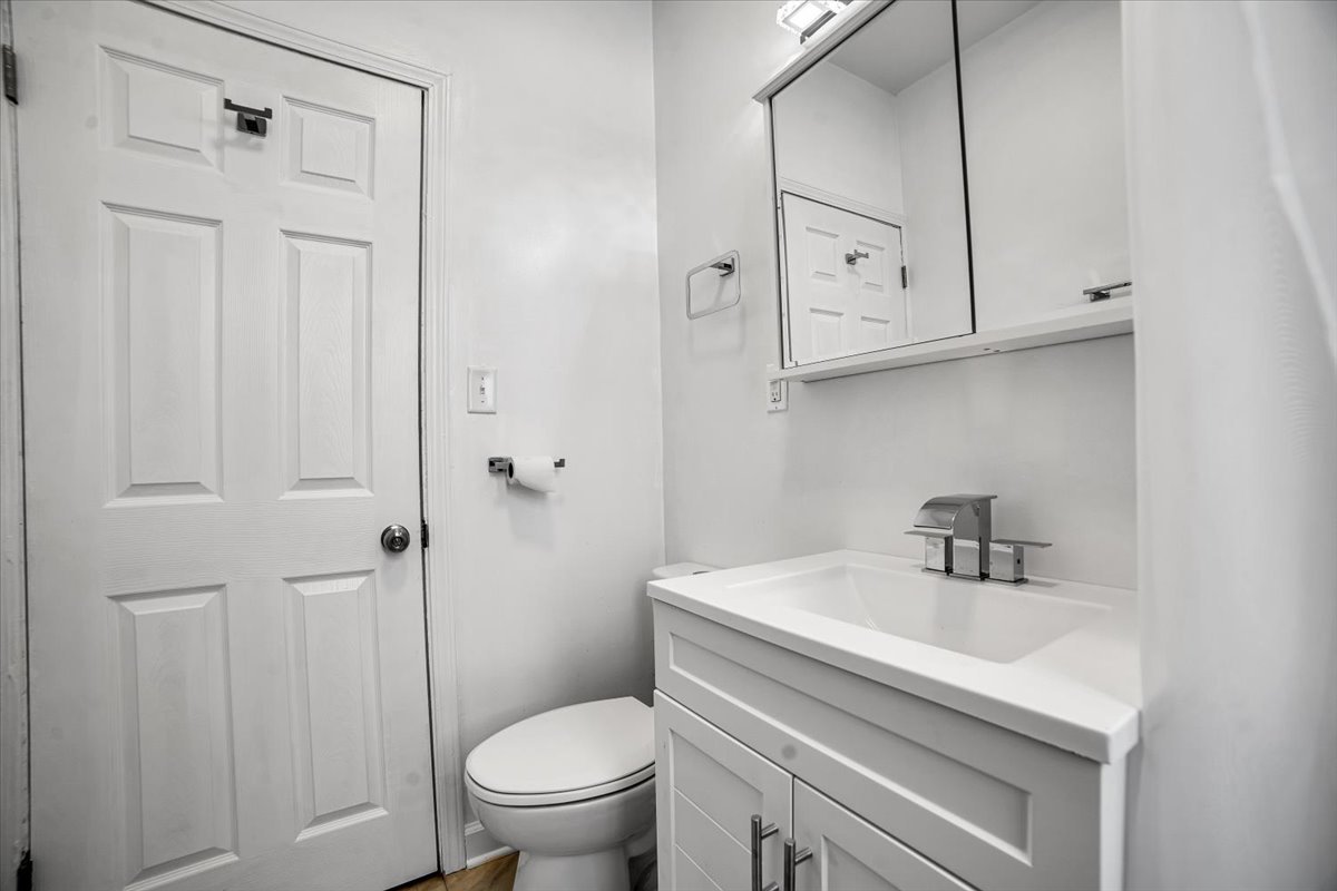 1810 N Luna Avenue Property Photo 30