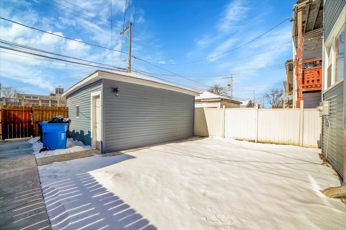 1810 N Luna Avenue Property Photo 35