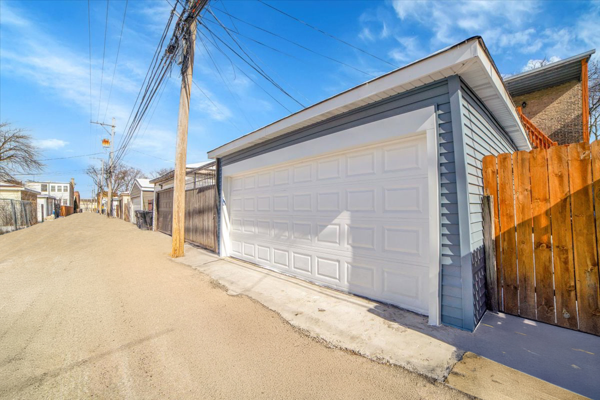 1810 N Luna Avenue Property Photo 36
